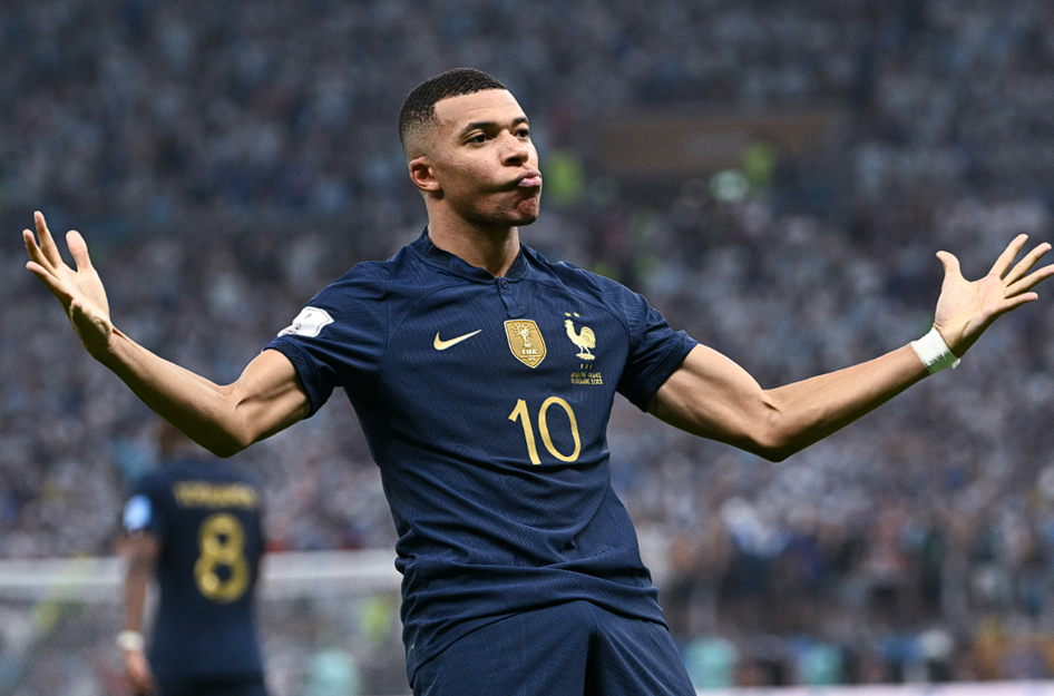 姆巴佩：膝盖伤势谜团下的关键先生与纪录追逐者