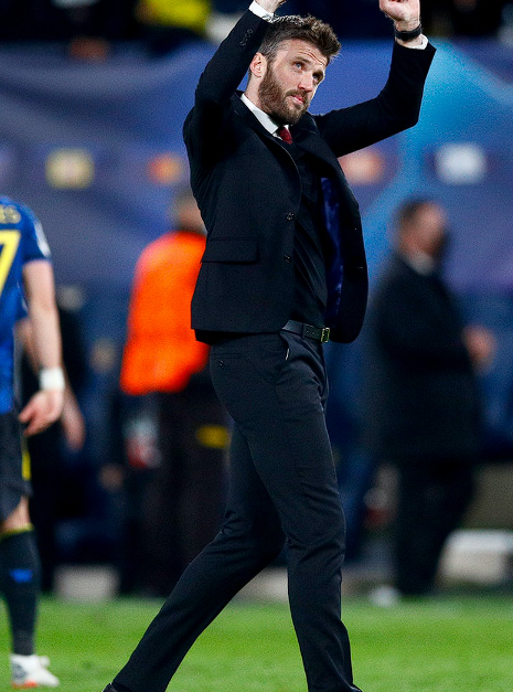 曼联暂缓卡里克转正：历史镜鉴与未来布局的双重考量