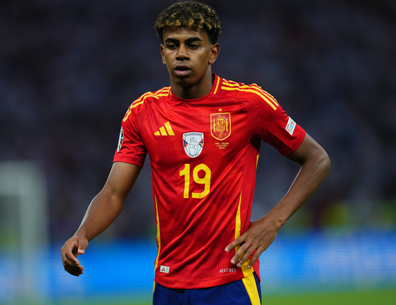 梅西与亚马尔：跨越时代的对决，理性审视下的足球思考